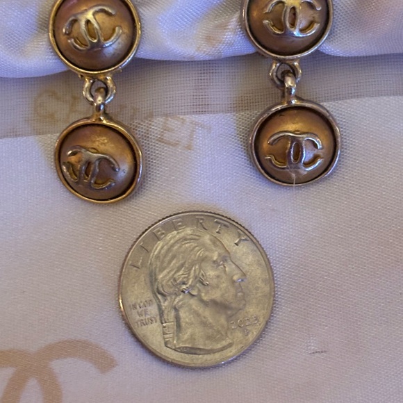 VINTAGE CHANEL GOLD PLATED DANGLE CLIP EARRINGS - Picture 2 of 6